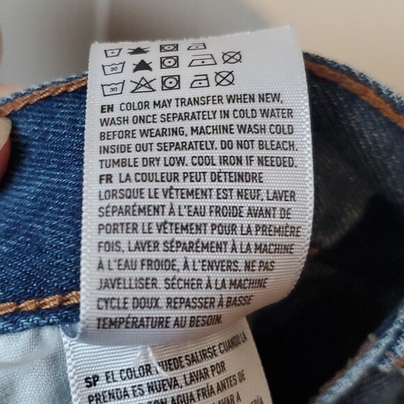 AEO AMERICAN EAGLE OUTFITTERS MOM JEANS SIZE 4 MEDIUM WASH HIGH WAIST RISE - Picture 8 of 11